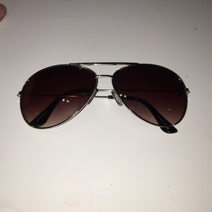 Aviator style sunglasses